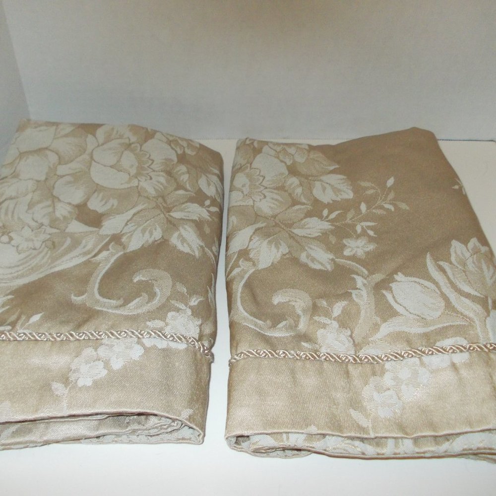 Set of 2 Charter Club Standard Shams